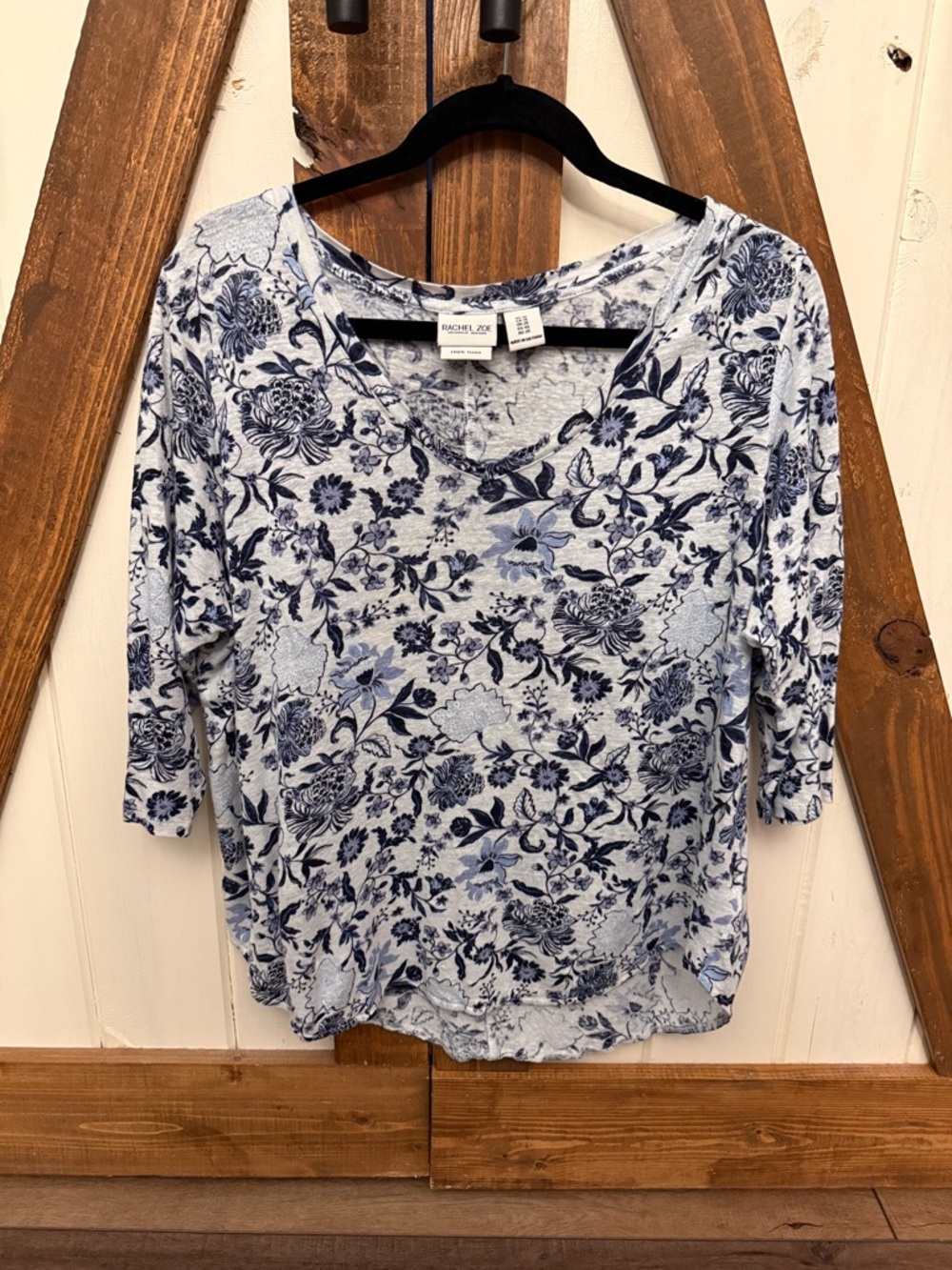 Rachel Zoe White with Light Blue and Navy Floral V-Neck 3/4 Sleeve Top - 1X